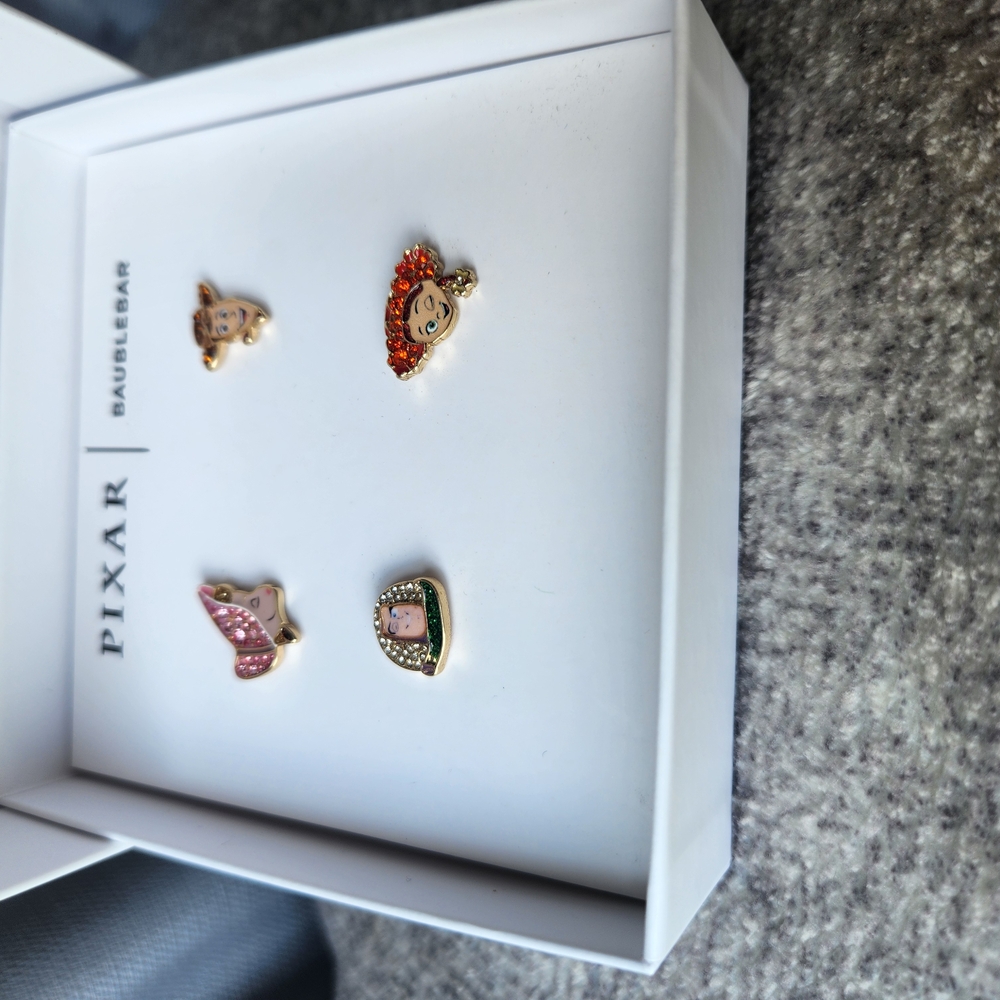 Character Stud Earrings Set